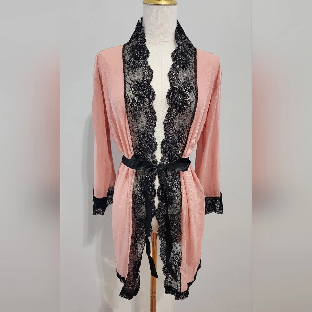 NWOT Lace Robe Lingerie Elegant Ultra Soft Contrast Black Lace Trim Size M
